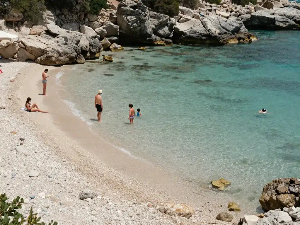 plage de menasina eau claire sable galets familles