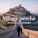Village perché en panorama médiéval en Provence