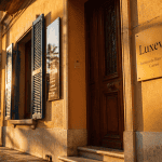 luxeva cannes entrée institut bien-être façade dorée