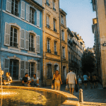 Quartiers à éviter Aix en Provence, rue typique et fontaine