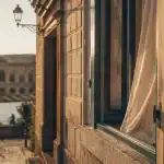 Hotel vienne france, façade en pierre et charme historique près du Théâtre Antique