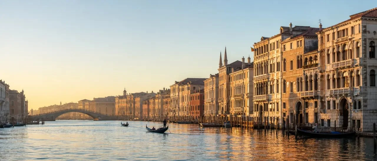 Venise ville, panorama du Grand Canal avec gondoles et façades historiques